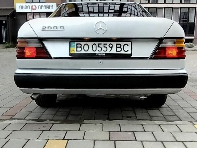 Серый Мерседес 200, объемом двигателя 2 л и пробегом 400 тыс. км за 2436 $, фото 3 на Automoto.ua