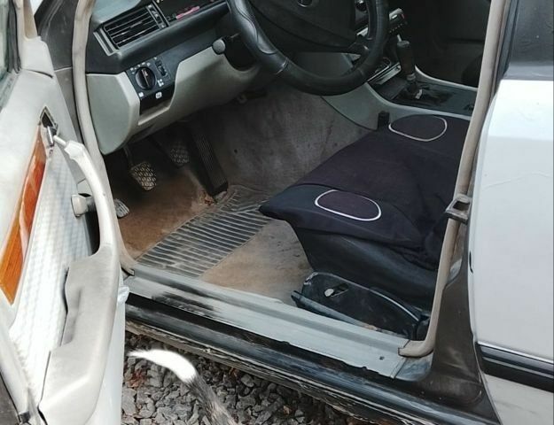 Серый Мерседес 200, объемом двигателя 2 л и пробегом 350 тыс. км за 998 $, фото 6 на Automoto.ua