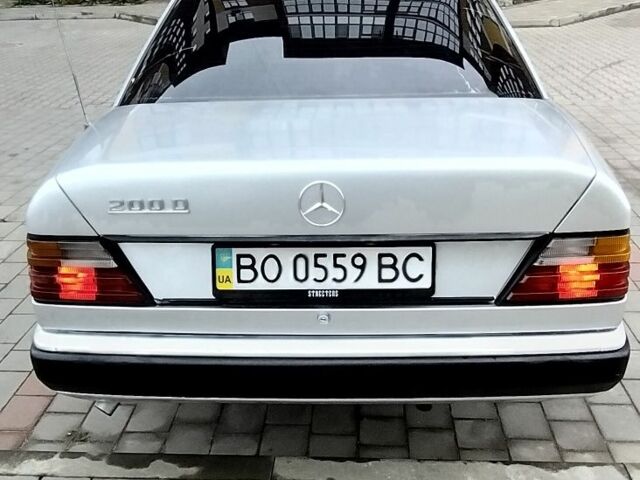 Серый Мерседес 200, объемом двигателя 2 л и пробегом 400 тыс. км за 2436 $, фото 2 на Automoto.ua