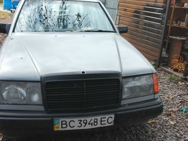 Серый Мерседес 200, объемом двигателя 2 л и пробегом 350 тыс. км за 998 $, фото 4 на Automoto.ua