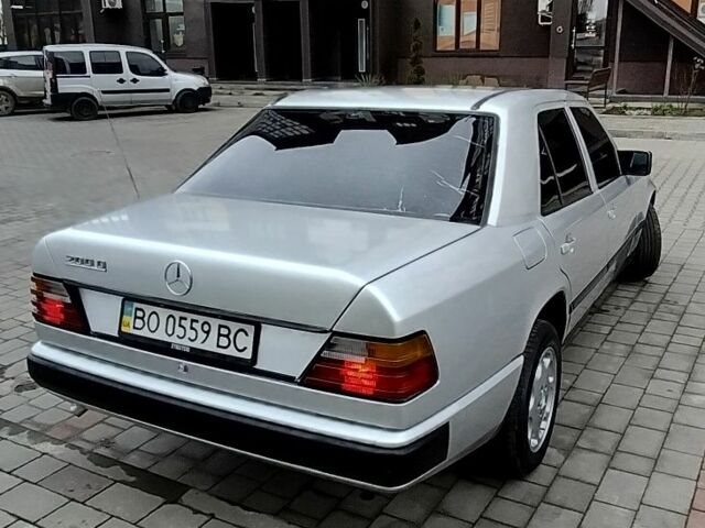 Серый Мерседес 200, объемом двигателя 2 л и пробегом 400 тыс. км за 2436 $, фото 1 на Automoto.ua