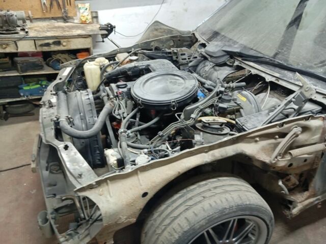 Серый Мерседес 200, объемом двигателя 2 л и пробегом 450 тыс. км за 1400 $, фото 3 на Automoto.ua