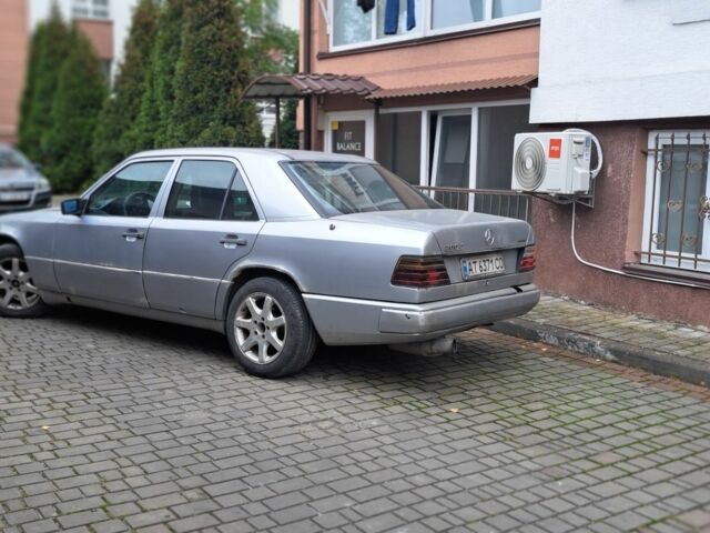 Серый Мерседес 200, объемом двигателя 2 л и пробегом 360 тыс. км за 1100 $, фото 2 на Automoto.ua