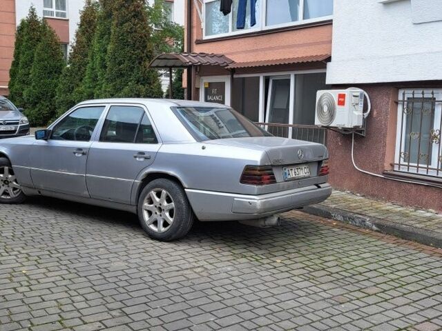 Серый Мерседес 200, объемом двигателя 2 л и пробегом 360 тыс. км за 1100 $, фото 3 на Automoto.ua
