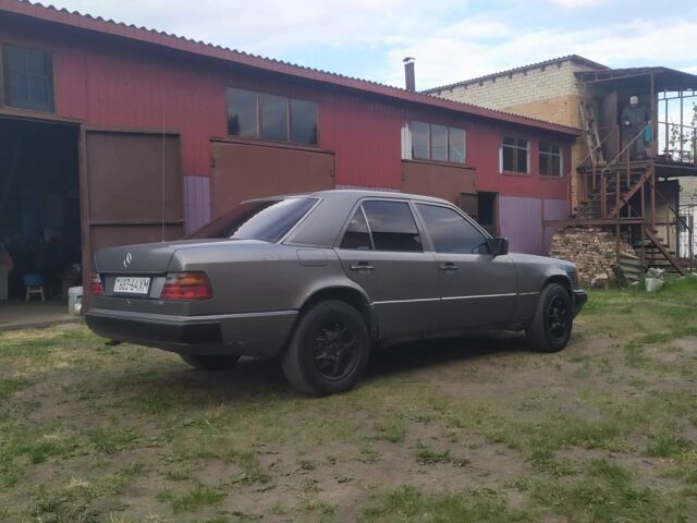 Серый Мерседес 200, объемом двигателя 2 л и пробегом 670 тыс. км за 1435 $, фото 8 на Automoto.ua