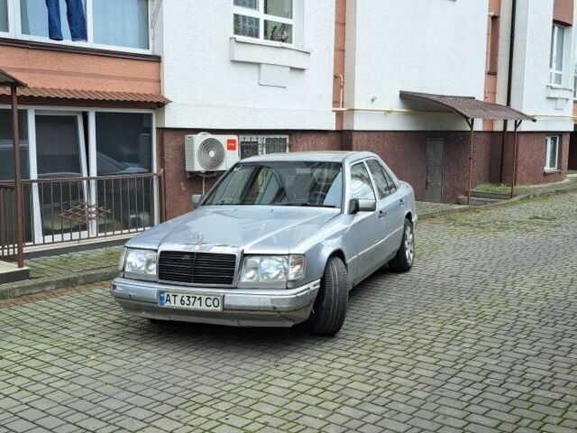 Серый Мерседес 200, объемом двигателя 2 л и пробегом 360 тыс. км за 1100 $, фото 1 на Automoto.ua