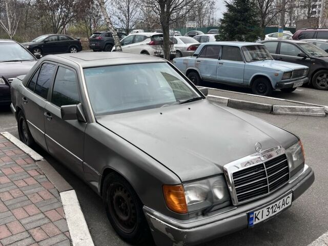 Серый Мерседес 200, объемом двигателя 2 л и пробегом 343 тыс. км за 1200 $, фото 1 на Automoto.ua