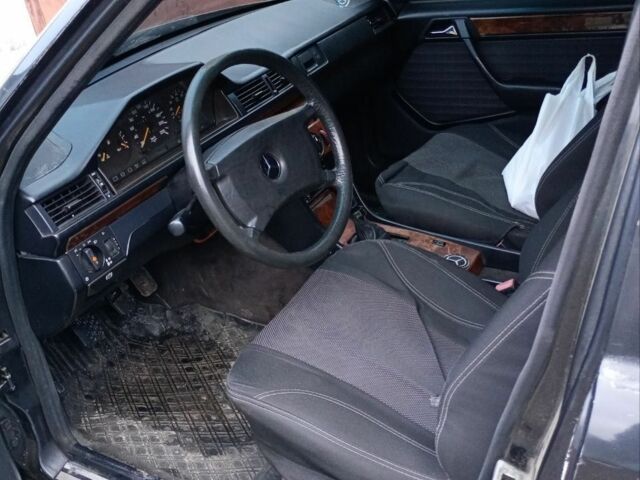 Сірий Мерседес 200, об'ємом двигуна 2 л та пробігом 70 тис. км за 2000 $, фото 5 на Automoto.ua