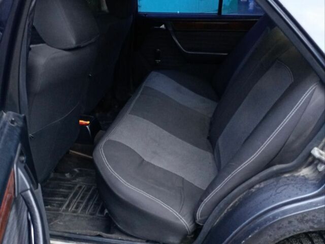 Сірий Мерседес 200, об'ємом двигуна 2 л та пробігом 70 тис. км за 2000 $, фото 3 на Automoto.ua