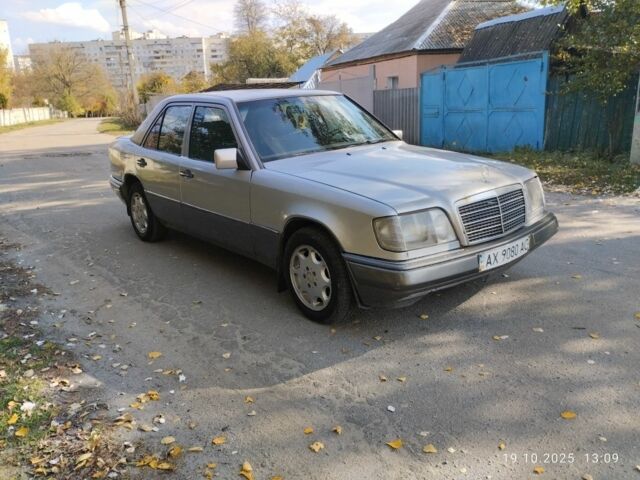 Сірий Мерседес 200, об'ємом двигуна 2 л та пробігом 300 тис. км за 1619 $, фото 1 на Automoto.ua