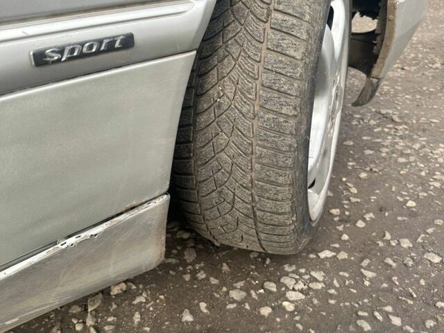 Серый Мерседес 200, объемом двигателя 2.8 л и пробегом 422 тыс. км за 2400 $, фото 7 на Automoto.ua