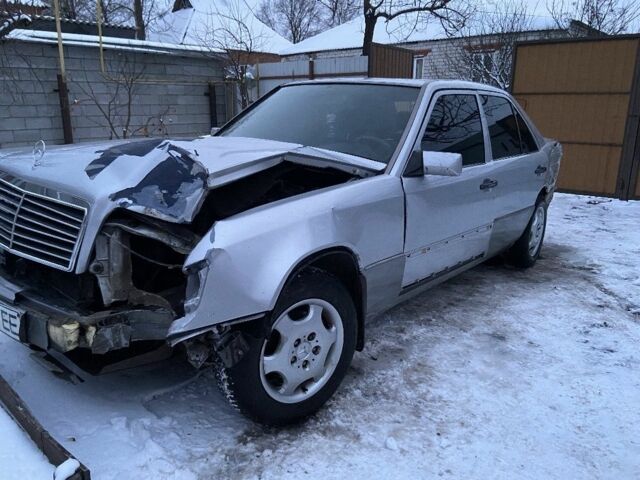 Серый Мерседес 200, объемом двигателя 2 л и пробегом 470 тыс. км за 1500 $, фото 7 на Automoto.ua