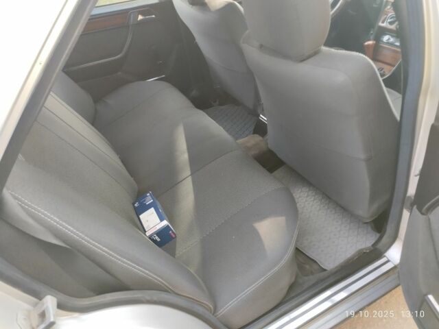 Сірий Мерседес 200, об'ємом двигуна 2 л та пробігом 300 тис. км за 1619 $, фото 5 на Automoto.ua