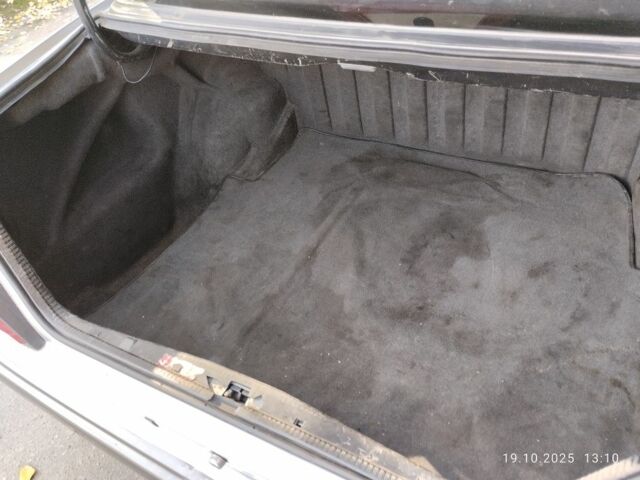 Сірий Мерседес 200, об'ємом двигуна 2 л та пробігом 300 тис. км за 1619 $, фото 6 на Automoto.ua