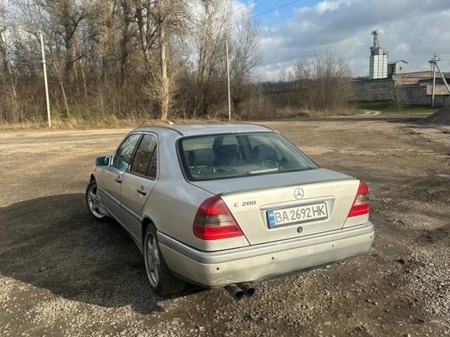 Серый Мерседес 200, объемом двигателя 2.8 л и пробегом 422 тыс. км за 2400 $, фото 2 на Automoto.ua