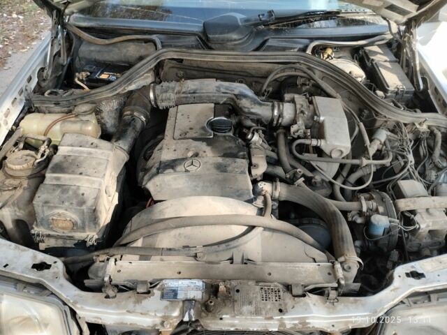 Сірий Мерседес 200, об'ємом двигуна 2 л та пробігом 300 тис. км за 1619 $, фото 7 на Automoto.ua