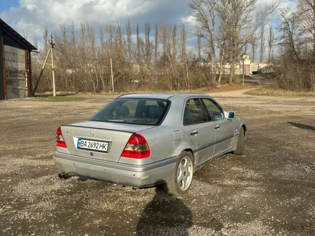 Серый Мерседес 200, объемом двигателя 2.8 л и пробегом 422 тыс. км за 2400 $, фото 3 на Automoto.ua