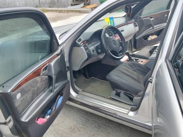 Серый Мерседес 200, объемом двигателя 2 л и пробегом 250 тыс. км за 3000 $, фото 9 на Automoto.ua