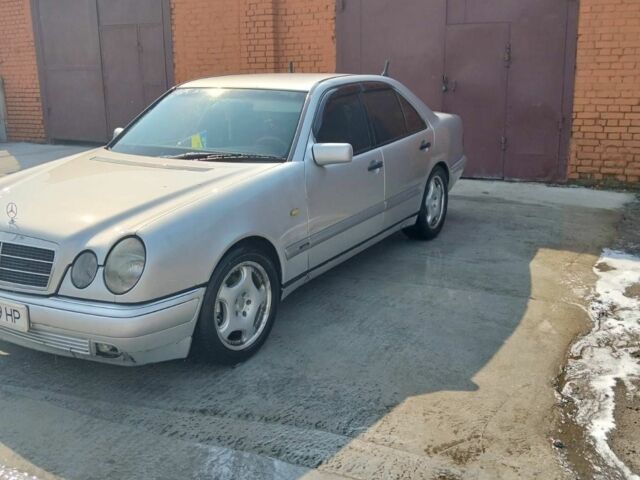 Серый Мерседес 200, объемом двигателя 2 л и пробегом 250 тыс. км за 3000 $, фото 7 на Automoto.ua