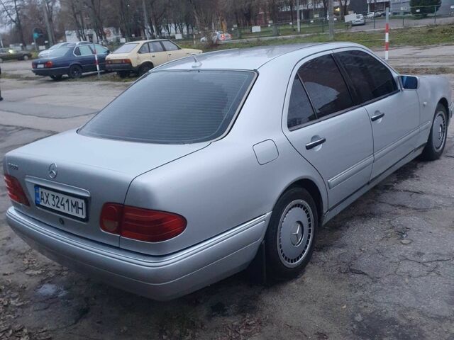 Серый Мерседес 200, объемом двигателя 2.8 л и пробегом 230 тыс. км за 2550 $, фото 2 на Automoto.ua