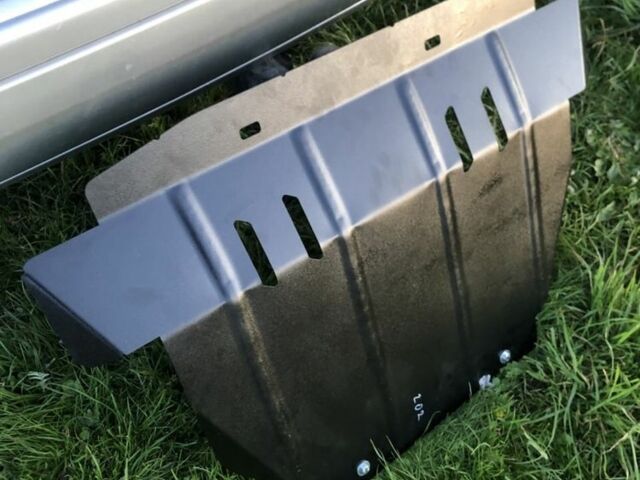 Сірий Мерседес 200, об'ємом двигуна 2 л та пробігом 339 тис. км за 3400 $, фото 5 на Automoto.ua