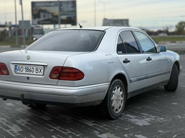 Сірий Мерседес 200, об'ємом двигуна 2.2 л та пробігом 350 тис. км за 3250 $, фото 2 на Automoto.ua