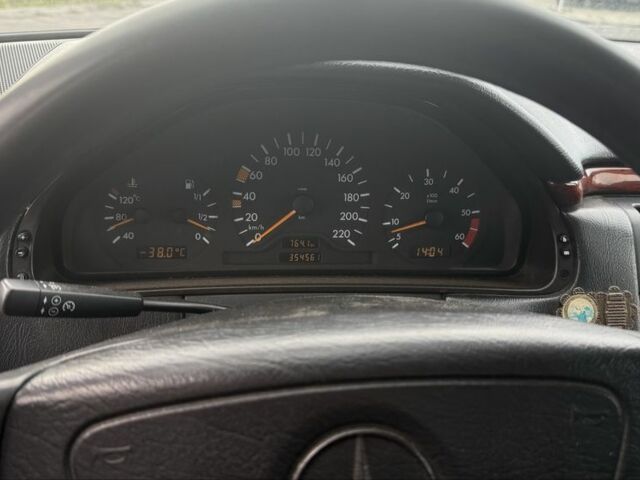 Сірий Мерседес 200, об'ємом двигуна 2.2 л та пробігом 350 тис. км за 3250 $, фото 6 на Automoto.ua