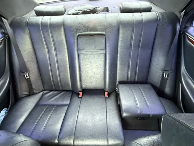 Сірий Мерседес 200, об'ємом двигуна 2.2 л та пробігом 350 тис. км за 3250 $, фото 5 на Automoto.ua