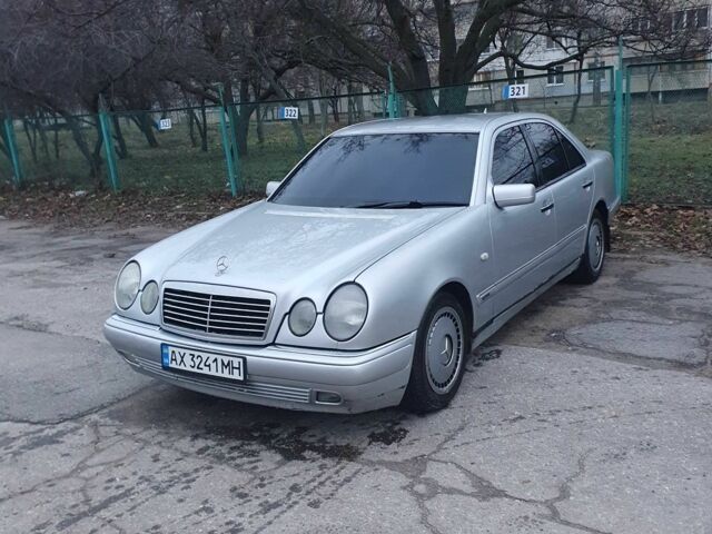 Серый Мерседес 200, объемом двигателя 2.8 л и пробегом 230 тыс. км за 2550 $, фото 1 на Automoto.ua