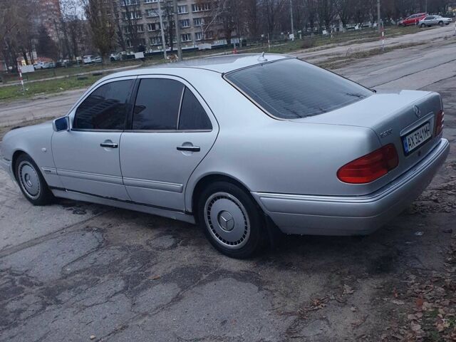 Серый Мерседес 200, объемом двигателя 2.8 л и пробегом 230 тыс. км за 2550 $, фото 3 на Automoto.ua