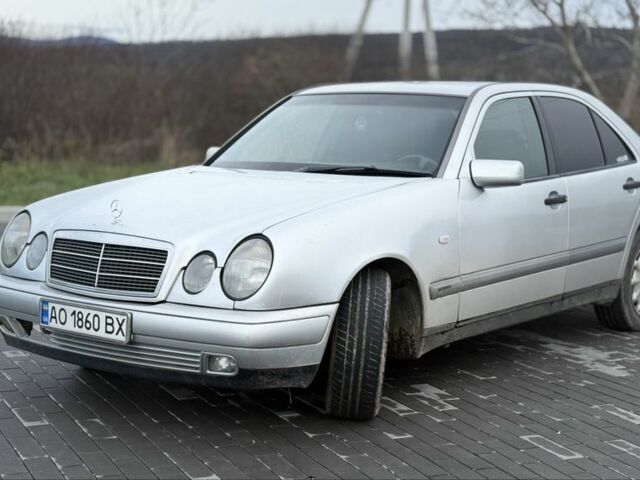 Сірий Мерседес 200, об'ємом двигуна 2.2 л та пробігом 350 тис. км за 3250 $, фото 4 на Automoto.ua