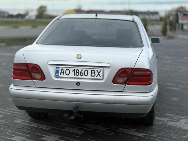 Сірий Мерседес 200, об'ємом двигуна 2.2 л та пробігом 350 тис. км за 3250 $, фото 1 на Automoto.ua