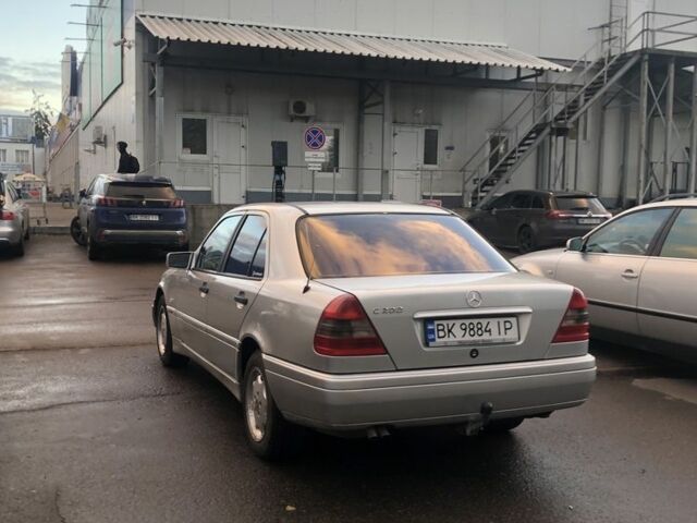 Сірий Мерседес 200, об'ємом двигуна 2 л та пробігом 339 тис. км за 3400 $, фото 3 на Automoto.ua