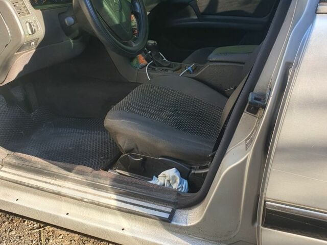 Сірий Мерседес 200, об'ємом двигуна 2 л та пробігом 500 тис. км за 3759 $, фото 5 на Automoto.ua