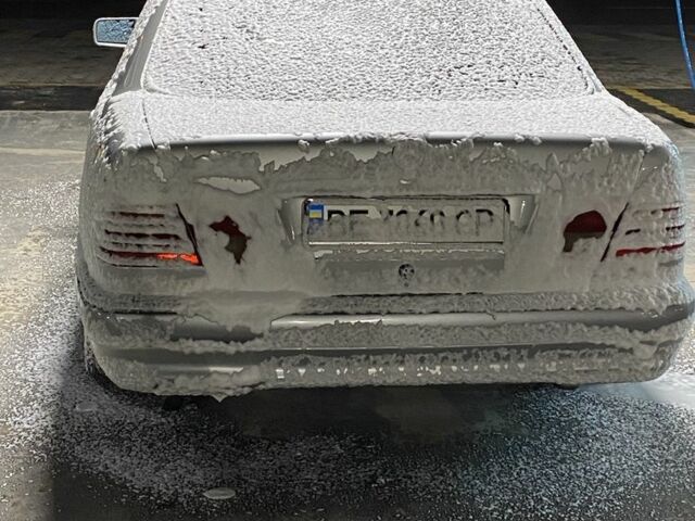 Серый Мерседес 200, объемом двигателя 2 л и пробегом 350 тыс. км за 3800 $, фото 7 на Automoto.ua