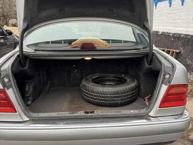 Серый Мерседес 200, объемом двигателя 2 л и пробегом 350 тыс. км за 3500 $, фото 5 на Automoto.ua