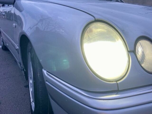 Серый Мерседес 200, объемом двигателя 2 л и пробегом 350 тыс. км за 3800 $, фото 4 на Automoto.ua