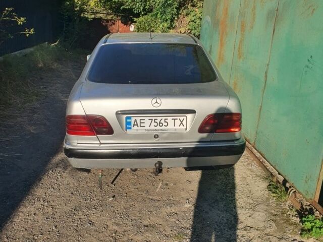 Сірий Мерседес 200, об'ємом двигуна 2 л та пробігом 500 тис. км за 3759 $, фото 3 на Automoto.ua