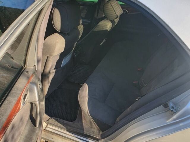 Сірий Мерседес 200, об'ємом двигуна 2 л та пробігом 500 тис. км за 3759 $, фото 4 на Automoto.ua