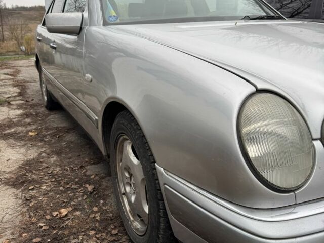 Серый Мерседес 200, объемом двигателя 2 л и пробегом 350 тыс. км за 3500 $, фото 3 на Automoto.ua