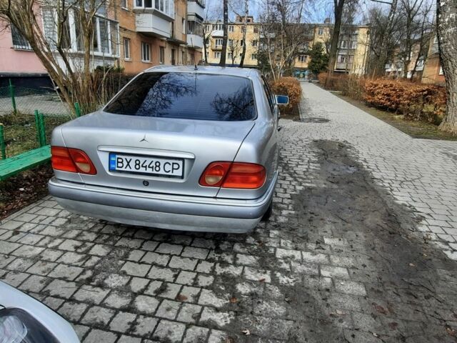 Сірий Мерседес 200, об'ємом двигуна 2 л та пробігом 300 тис. км за 3100 $, фото 1 на Automoto.ua