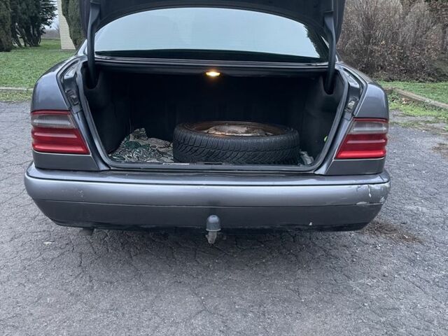 Серый Мерседес 200, объемом двигателя 2 л и пробегом 270 тыс. км за 3100 $, фото 4 на Automoto.ua