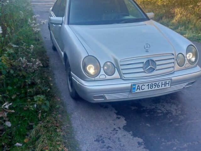 Серый Мерседес 200, объемом двигателя 2.2 л и пробегом 430 тыс. км за 3600 $, фото 4 на Automoto.ua