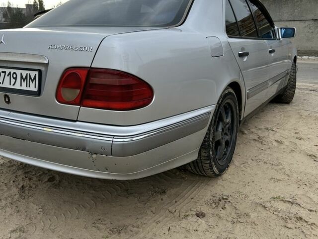 Серый Мерседес 200, объемом двигателя 2 л и пробегом 500 тыс. км за 2600 $, фото 3 на Automoto.ua