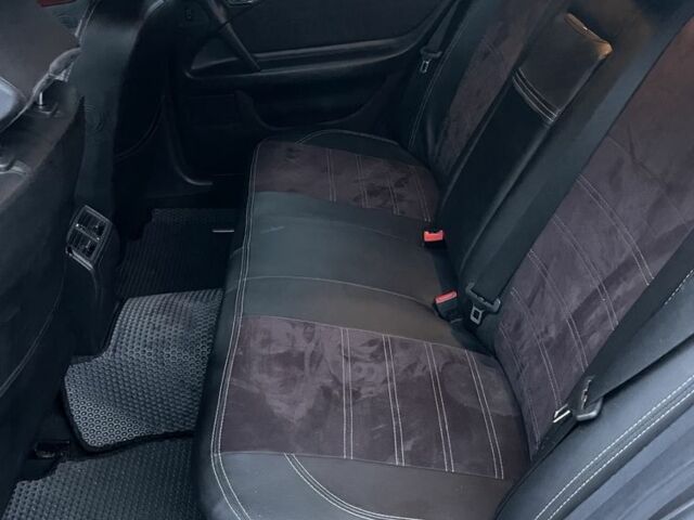 Серый Мерседес 200, объемом двигателя 2 л и пробегом 270 тыс. км за 3100 $, фото 6 на Automoto.ua