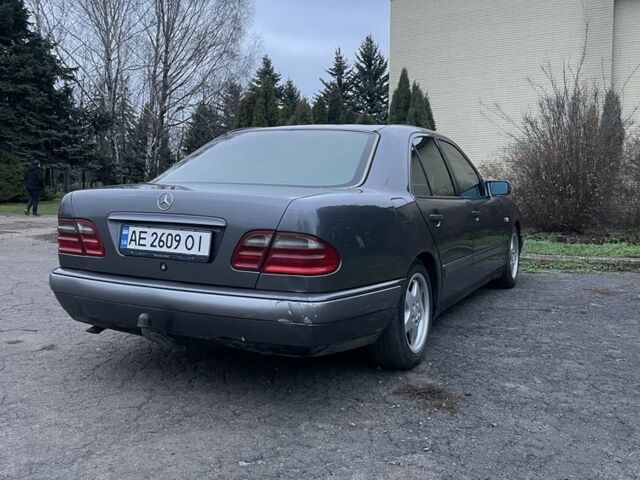 Серый Мерседес 200, объемом двигателя 2 л и пробегом 270 тыс. км за 3100 $, фото 2 на Automoto.ua