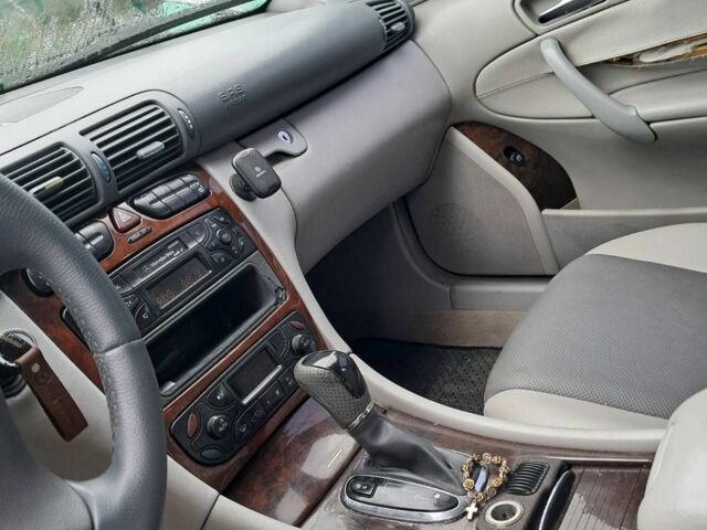 Серый Мерседес 200, объемом двигателя 2 л и пробегом 241 тыс. км за 2000 $, фото 6 на Automoto.ua