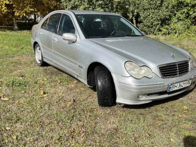 Серый Мерседес 200, объемом двигателя 0 л и пробегом 260 тыс. км за 3999 $, фото 5 на Automoto.ua