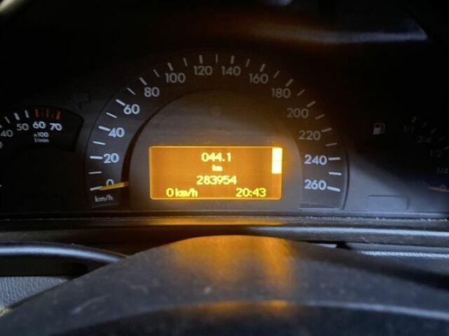 Серый Мерседес 200, объемом двигателя 2 л и пробегом 284 тыс. км за 3700 $, фото 12 на Automoto.ua