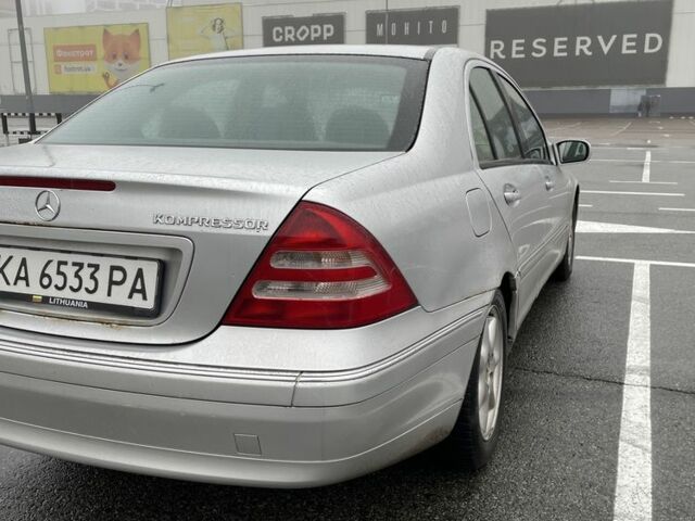 Серый Мерседес 200, объемом двигателя 2 л и пробегом 284 тыс. км за 3700 $, фото 6 на Automoto.ua